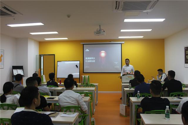 跨界融合，共话未来 2018北京凹凸教育集团教育投资峰会四川成功举办