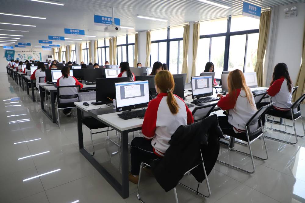 高端智库看山东|助推职业教育现代化 专家团走进威海职业学院开展教育咨询服务